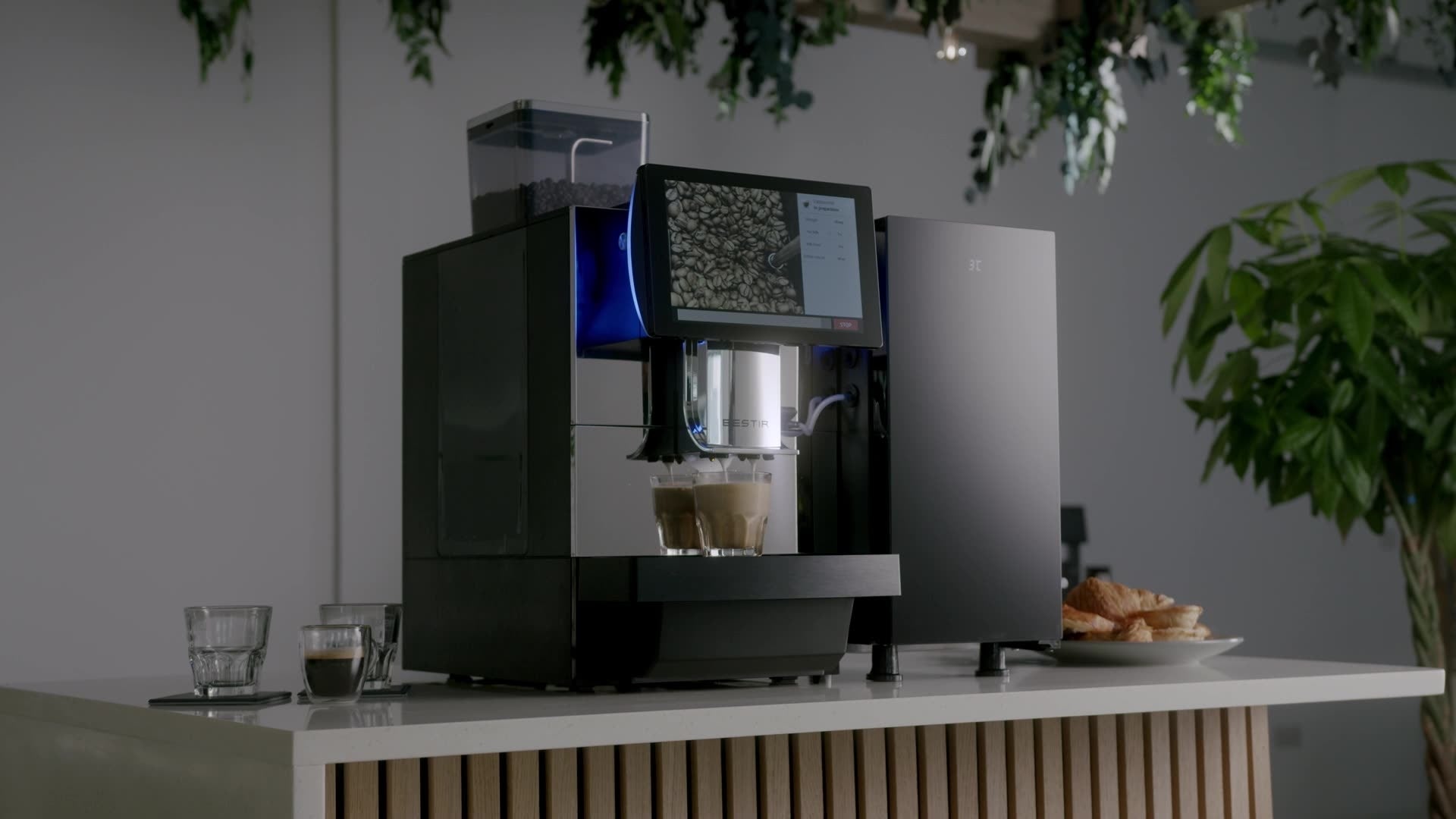 Expert advice on choosing a fresh milk bean-to-cup automatic coffee machine for a business or hotel