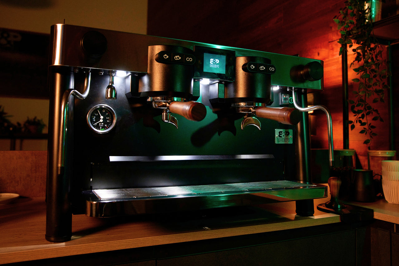 Advice choosing a traditional espresso machine for a café, coffee shop, restaurant or hospitality venue.